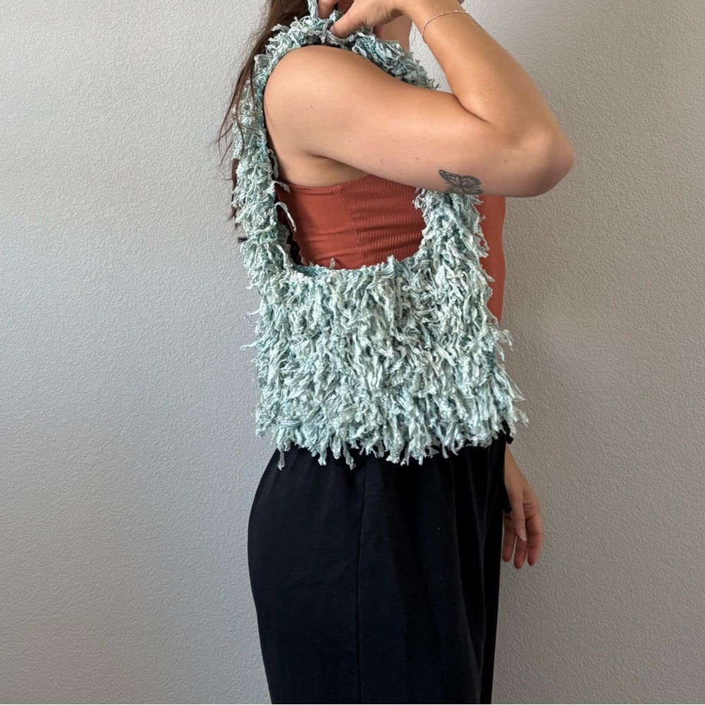 Shaggy Crochet Bag - Picture 2 of 6